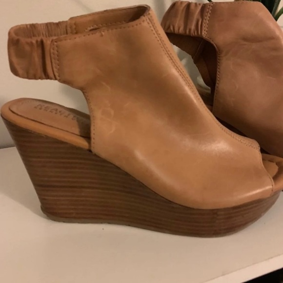 Kenneth Cole Reaction Tan Leather Wedges - Picture 7 of 8